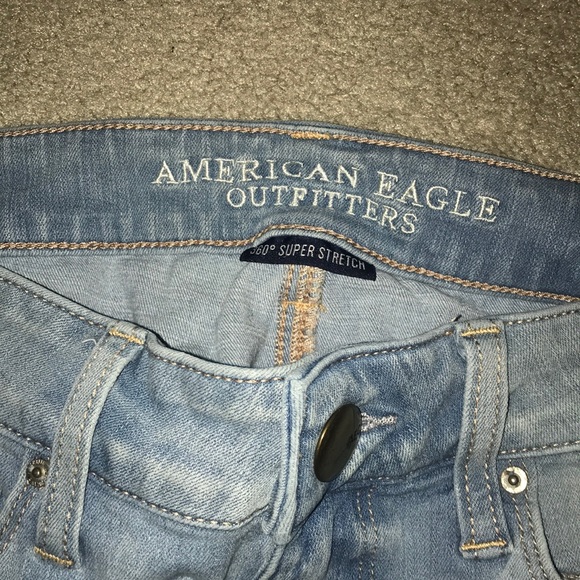 Light-wash, ripped Jeans - Picture 8 of 8